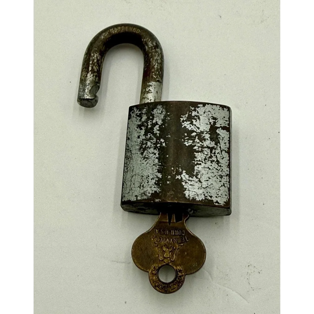 Vintage Eagle‎ Lock Co Padlock with Key Terryville Conn USA Hardened Shackle